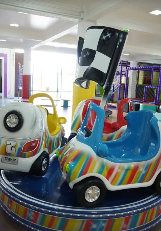 Carrinhos elétricos no trilho